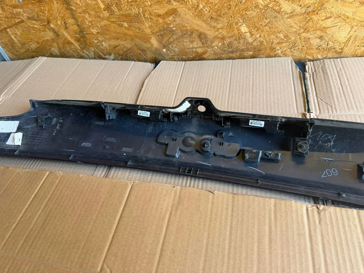 Tailgate Spoiler for Jeep Compass - Used image 9
