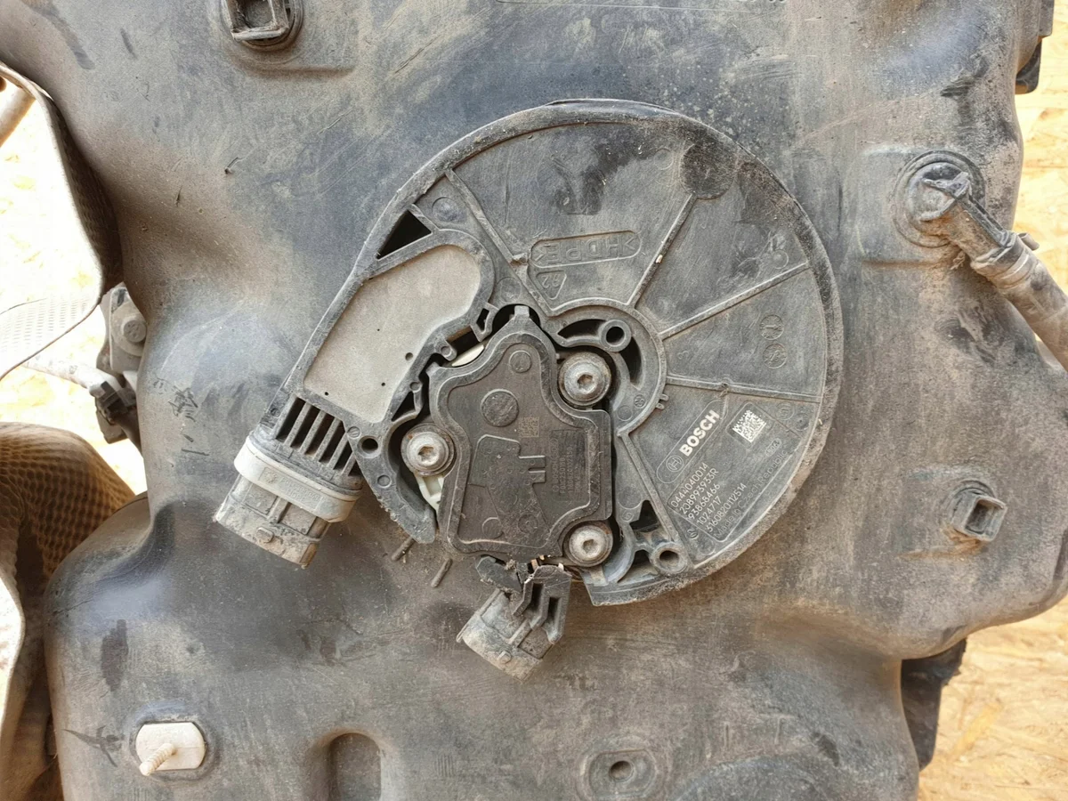 Réservoir AdBlue Pompe Renault Trafic 208993933R image 7