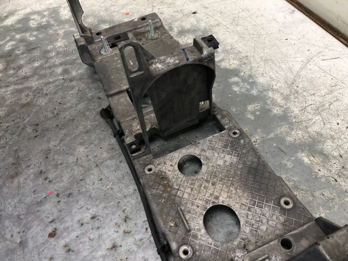 Support levier frein à main Volvo C30 9123233BILI image 3