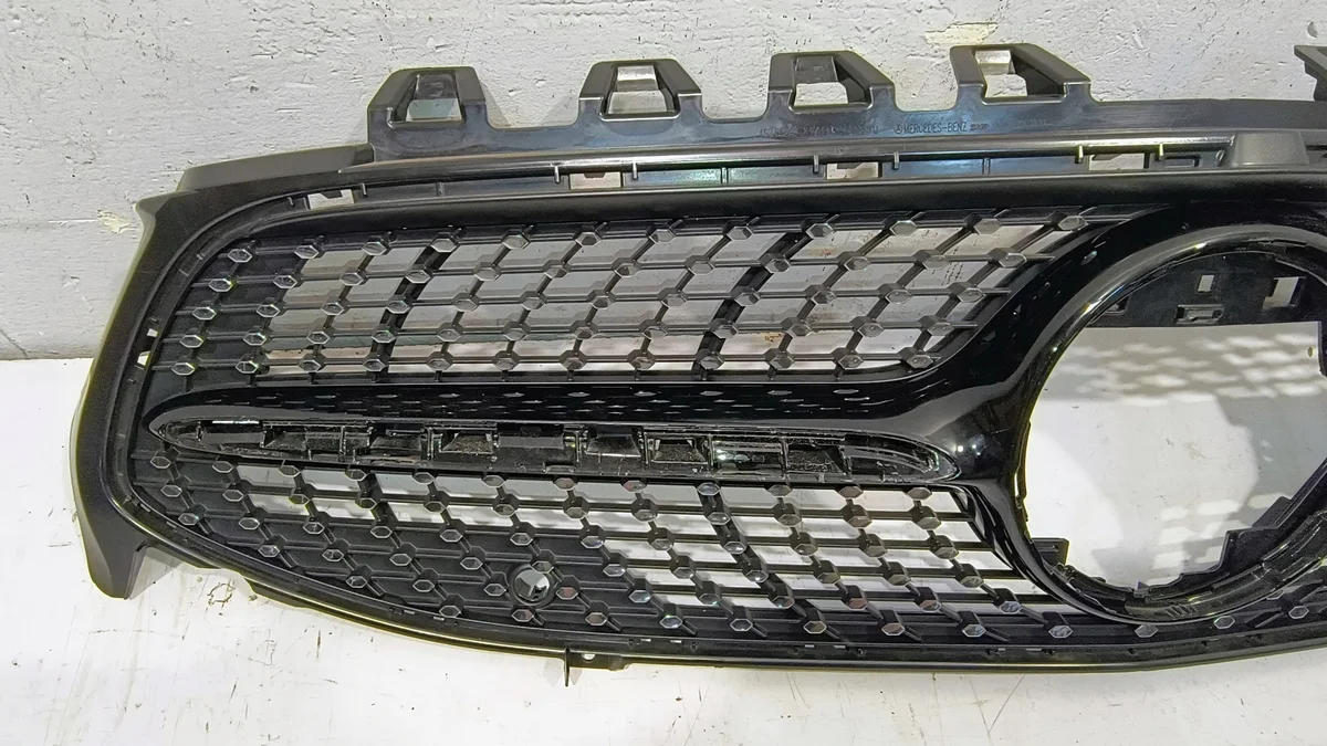MERCEDES CLA W118 Jäähdyttimen Ritilä image 3