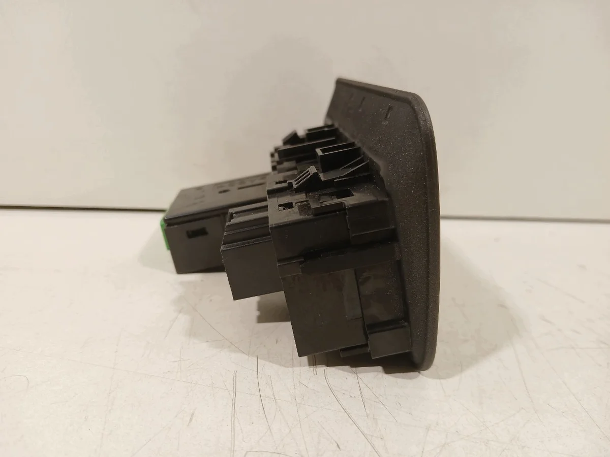 Land Rover Range Rover Evoque Schalter Heckklappe image 3