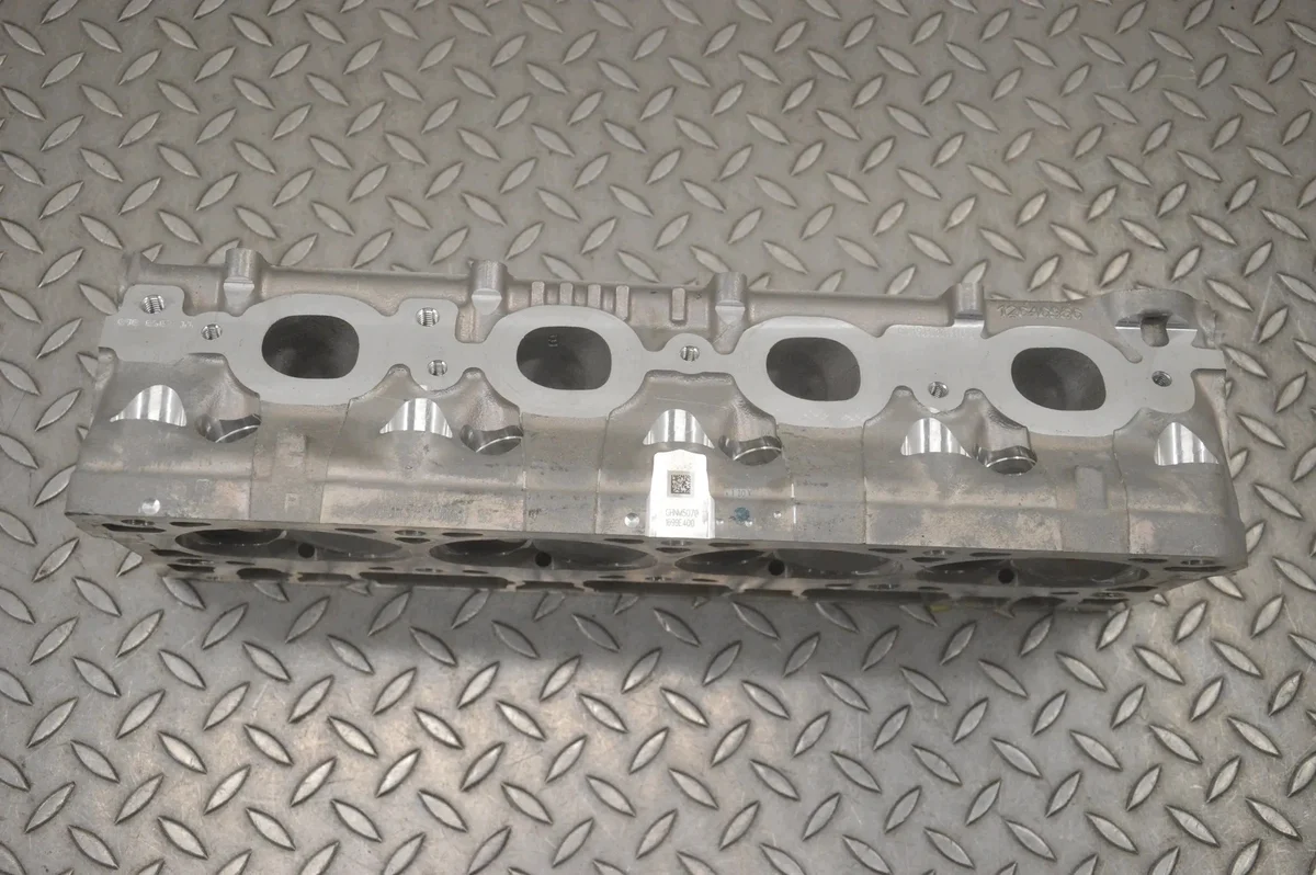 Left Cylinder Head Chevrolet Corvette C7 6.2L image 6
