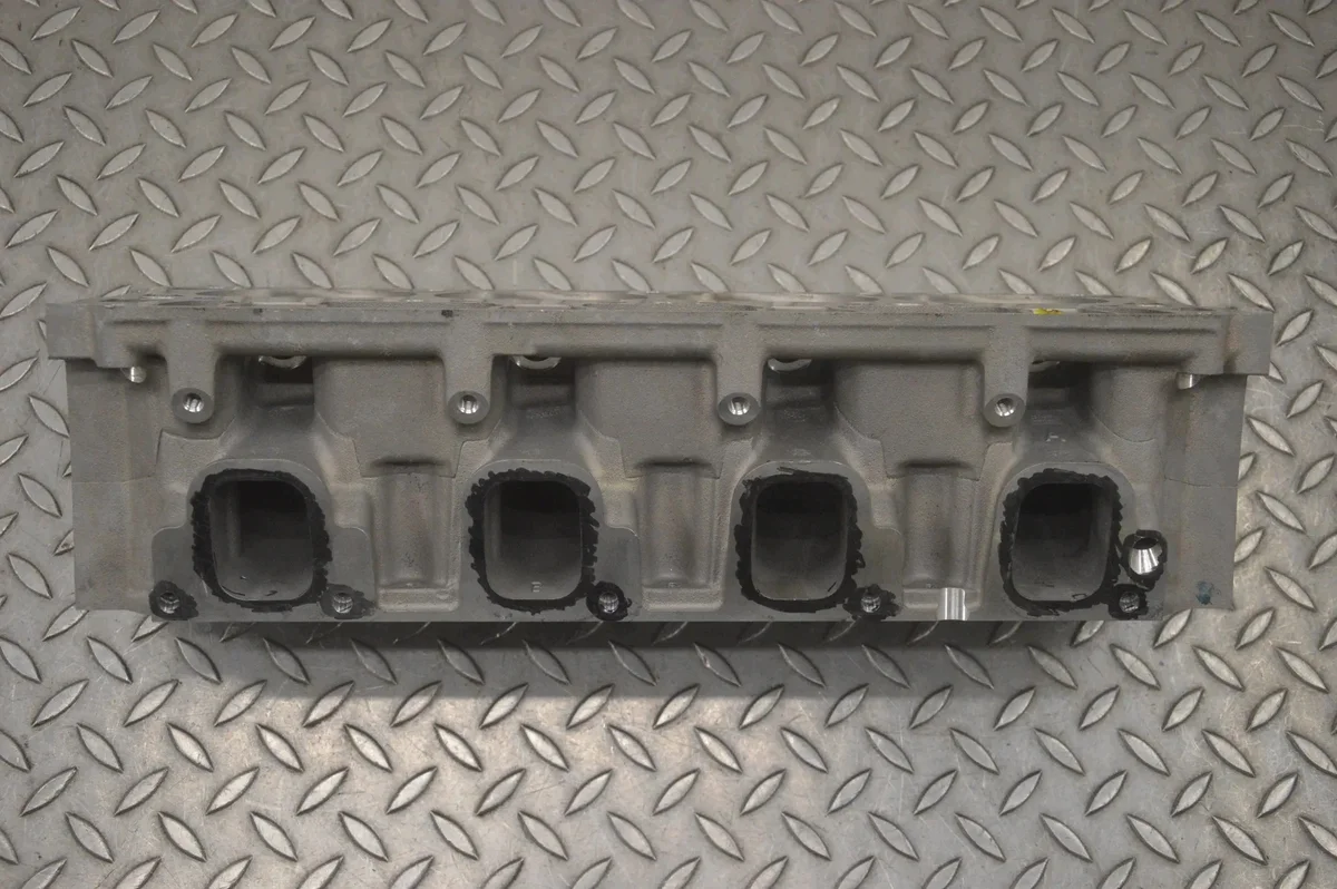 Left Cylinder Head Chevrolet Corvette C7 6.2L image 8