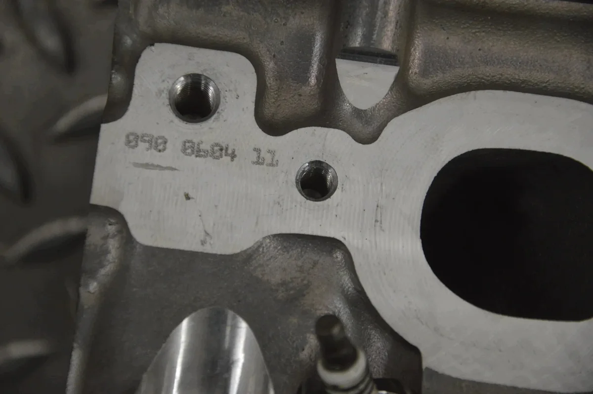 Left Cylinder Head Chevrolet Corvette C7 6.2L image 10