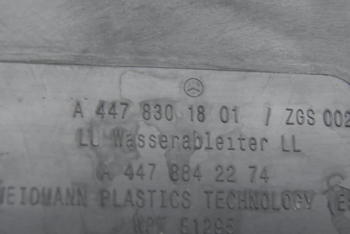 Mercedes-Benz Vito W447 Windschutzscheibenleiste Oben image 3