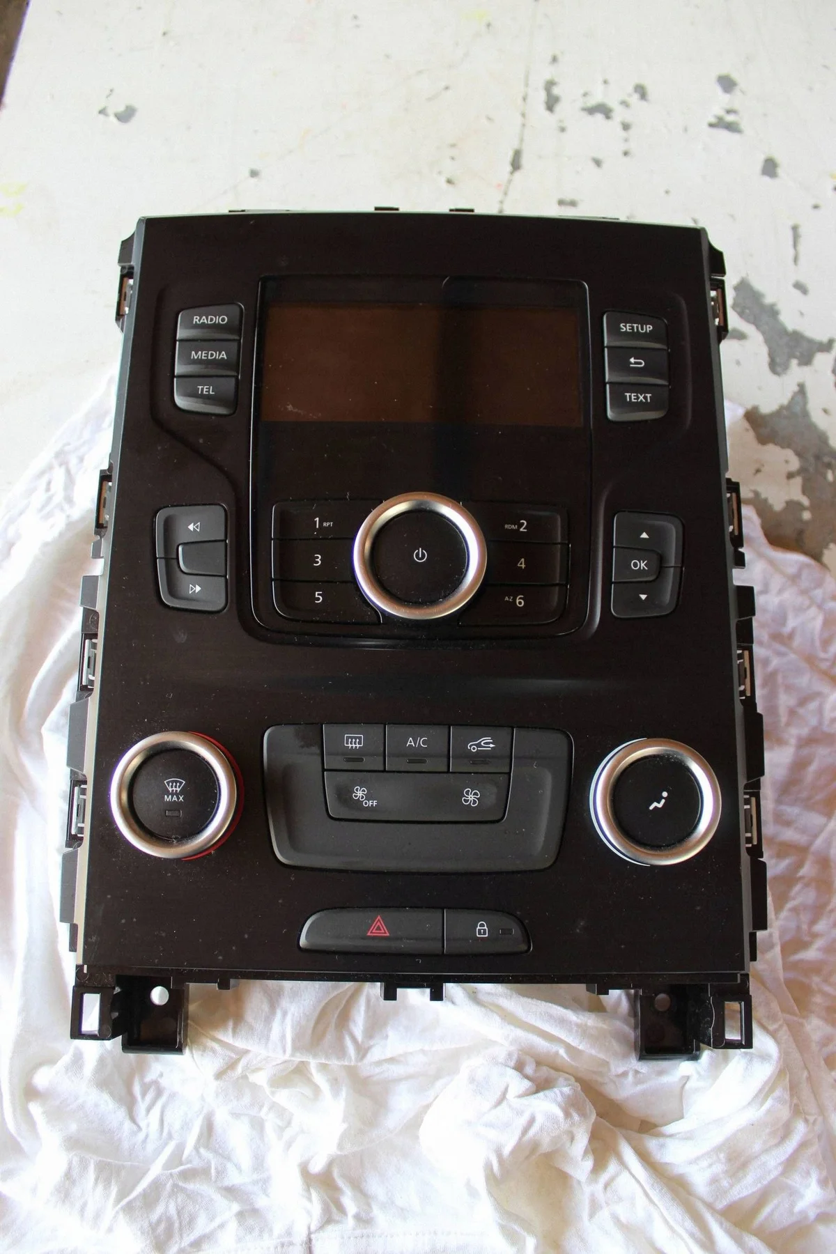 Tela Rádio Renault 280909727R Usada