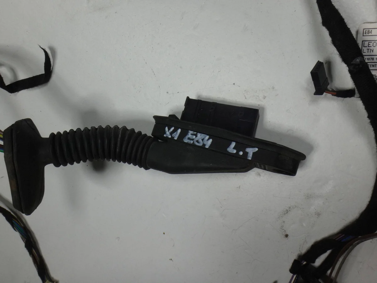 Instalación Cableado Puerta Trasera BMW X1 E84 image 5