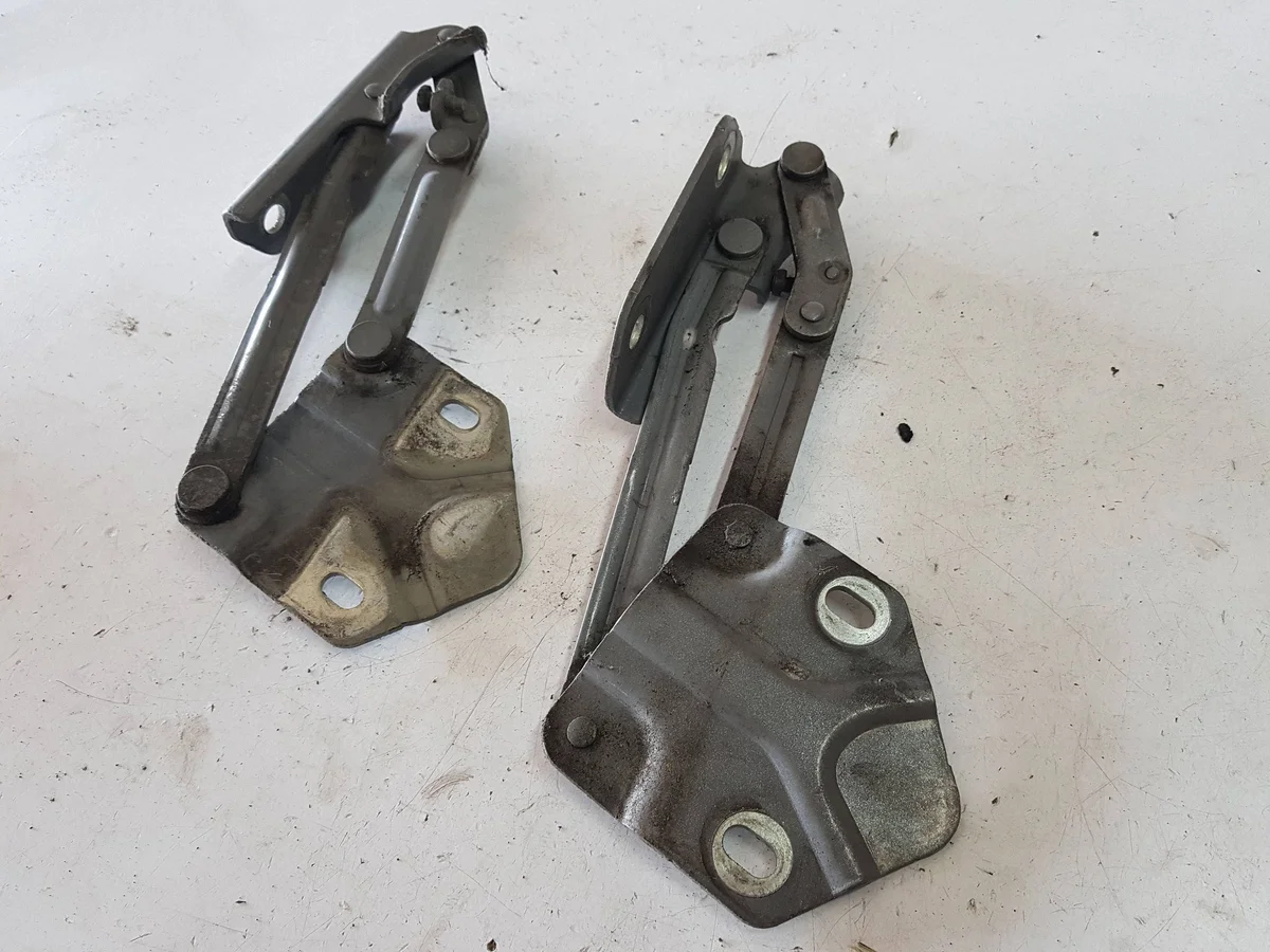 VW Touran II Hood Hinges Set Used TOC55562