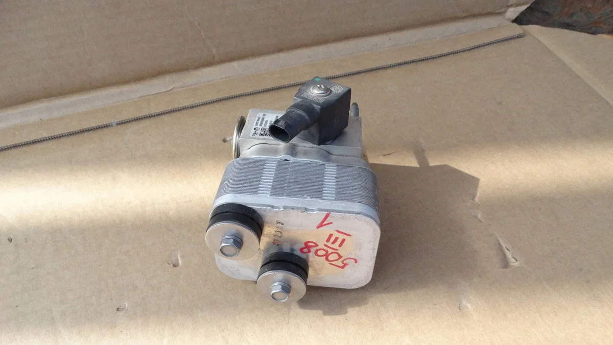 Condenseur clim PEUGEOT CITROEN 9839052680