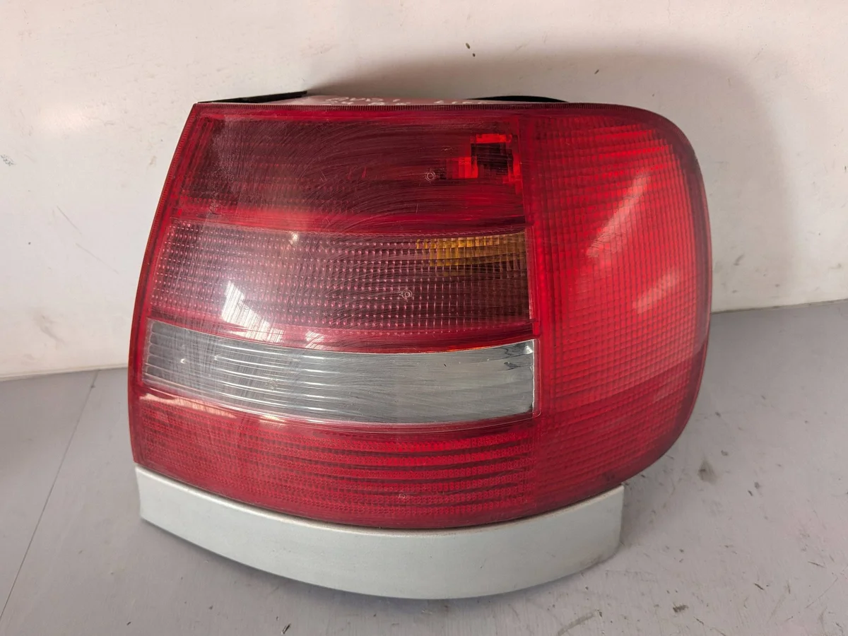 Lanterna Traseira Direita Audi A4 B5 Sedan 99-