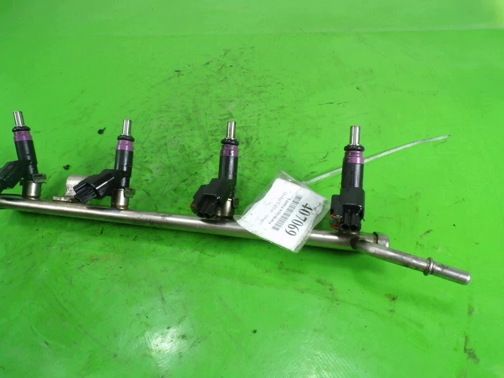 Dodge Caliber Injector Rail F-407069- image 4