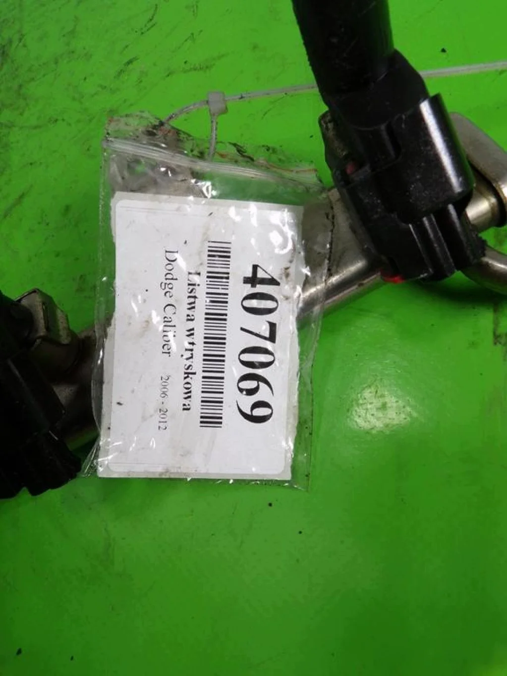 Dodge Caliber Injector Rail F-407069- image 5