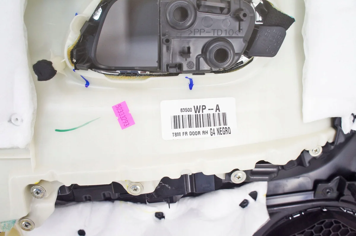 Honda HR-V II dörrpanel vänster fram VQ151 image 5