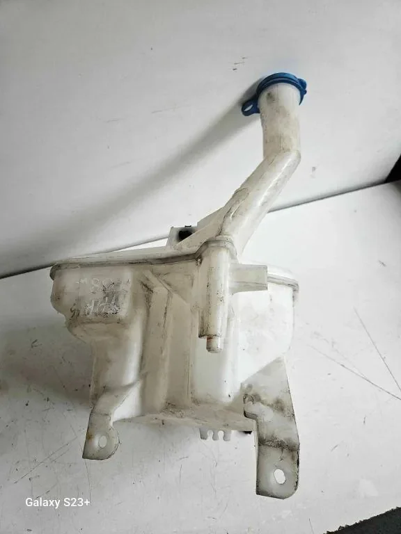 Réservoir lave-glace Toyota Yaris I 001177 image 3