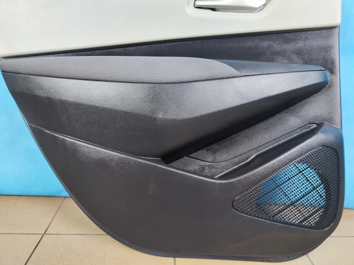 Toyota Corolla E21 Panel Puerta Trasera Izquierdo image 3