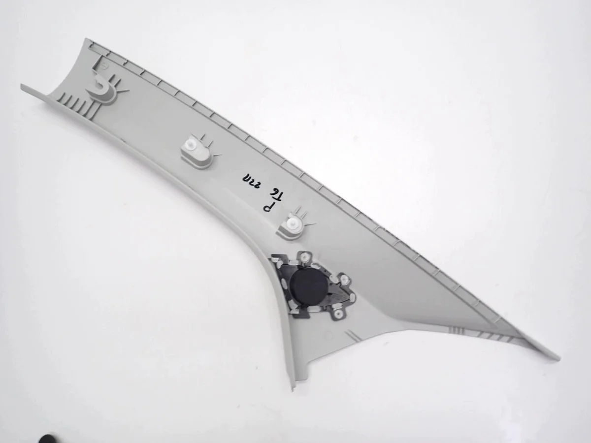 Plastik stolpe höger fram VW Transporter T6 T6.1