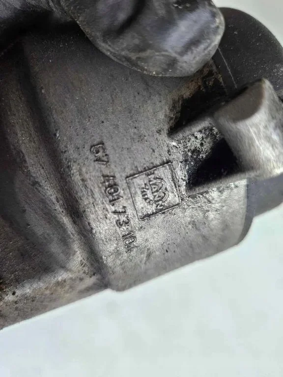 Volkswagen Polo V 6R Oljefilterfäste 03D115403
