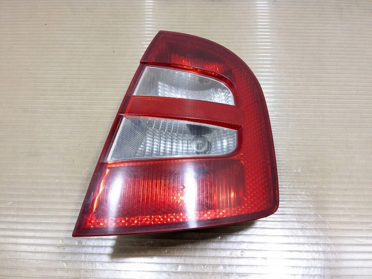 SKODA FABIA I HB LUZ TRASERO DERECHO 6Y6945096B