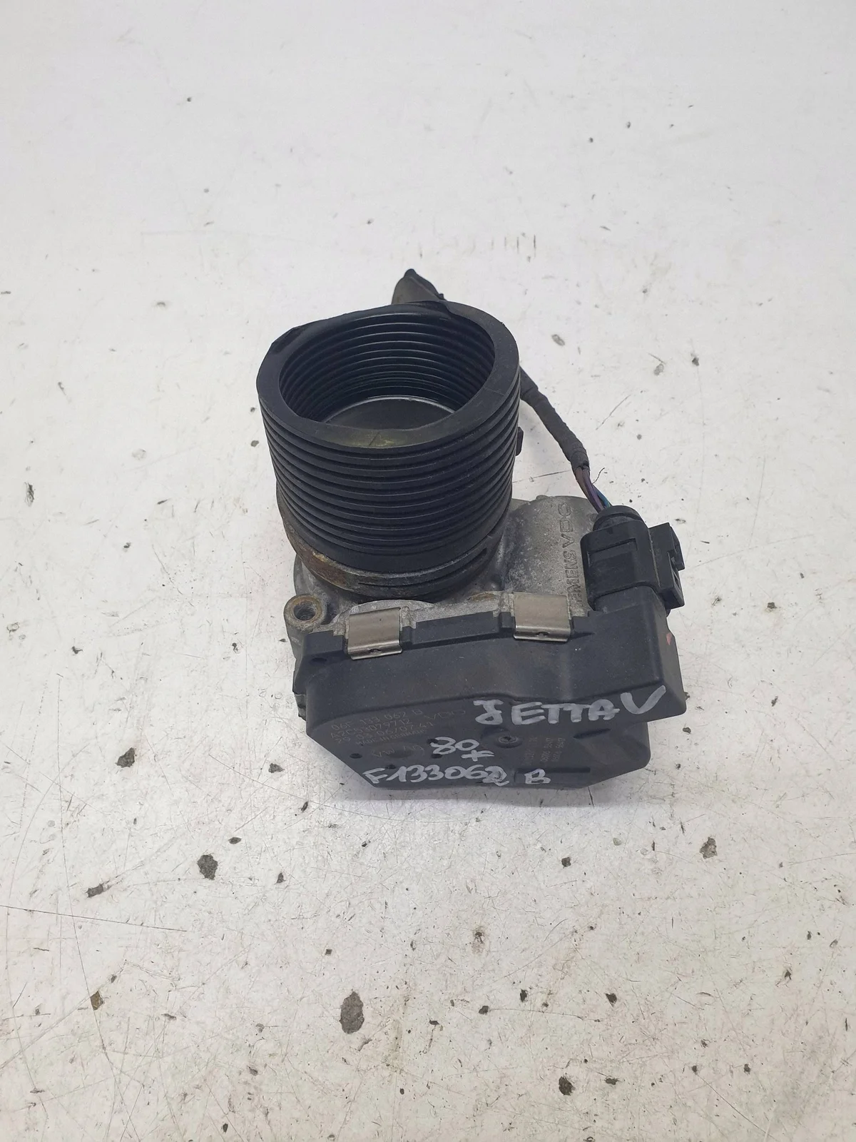 Boîtier papillon VW Golf V 2.0 FSI 06F133062B