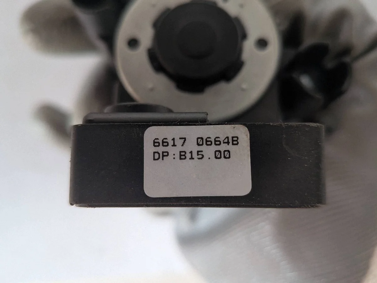 Opel Mokka X Headlight Adjuster Motor Left 66170664B image 5