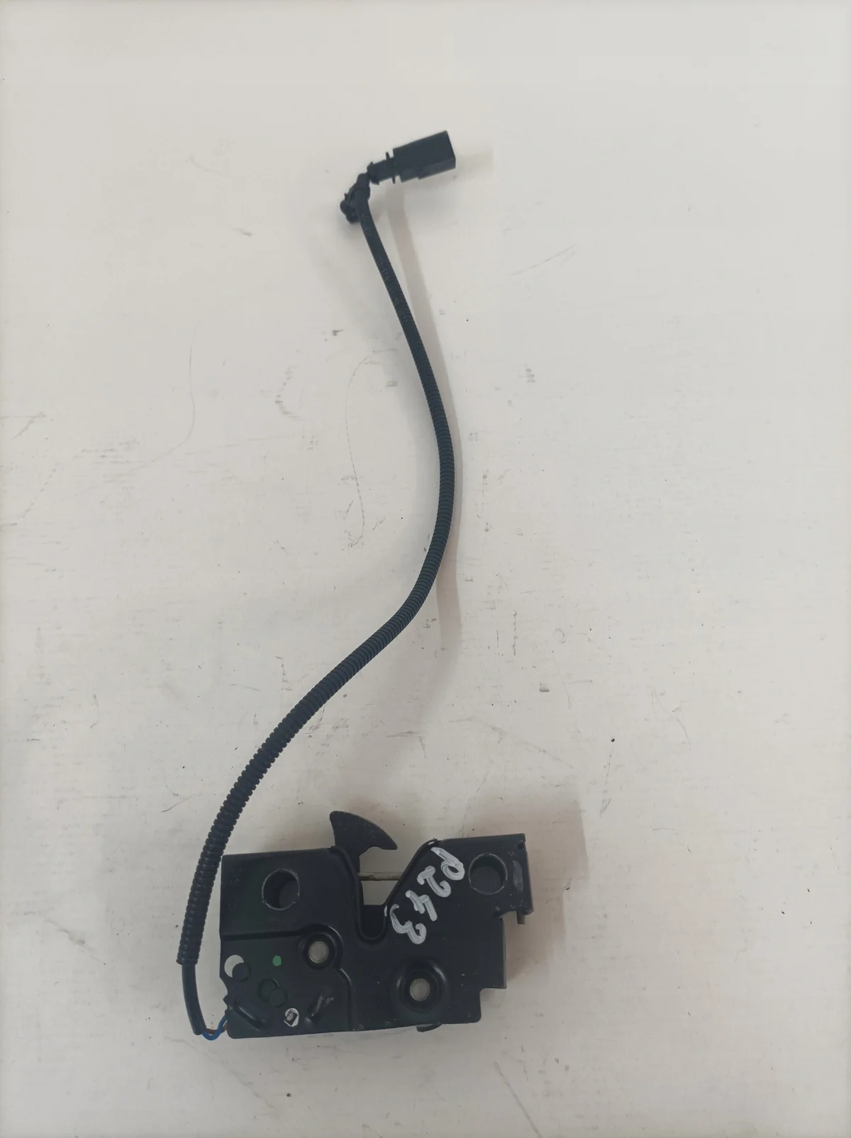 Volkswagen Caddy Mk3 Hood Latch 2K5823509C