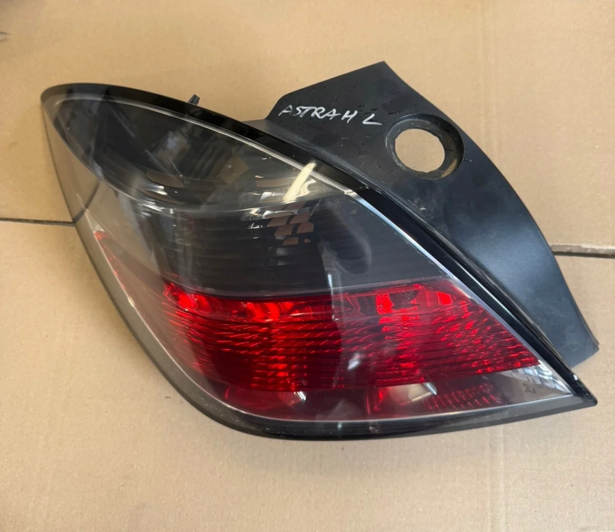 Opel Astra H GTC takavalo vasen F-154356-24451832