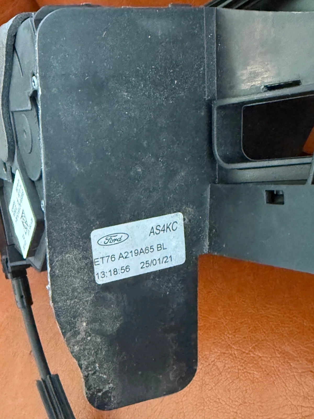Fechadura Porta Dianteira Esquerda Ford Transit Courier image 3