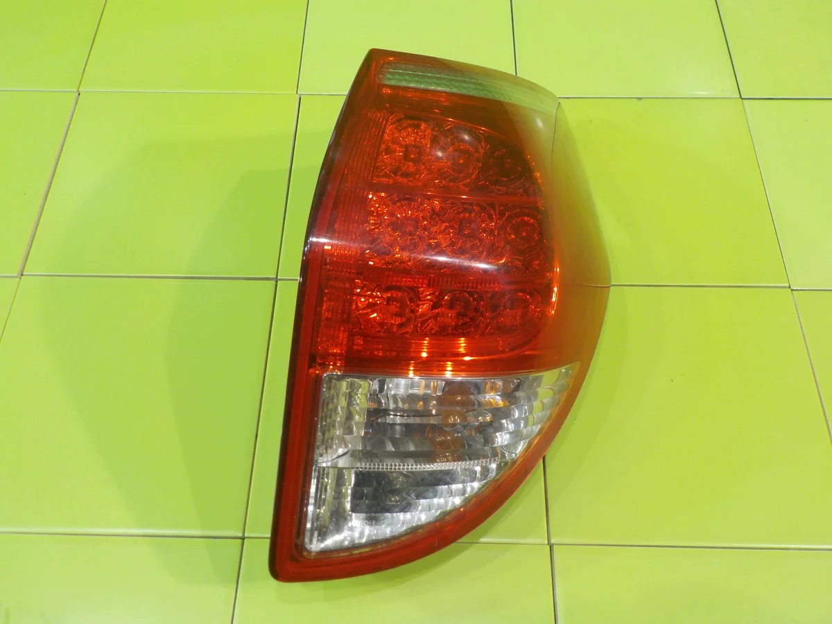 Höger baklykta Toyota RAV4 III 2.2 D4D