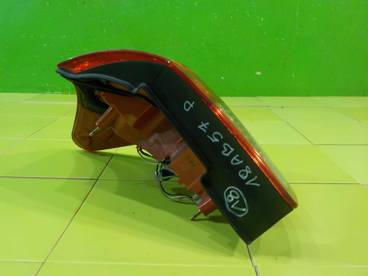 Toyota RAV4 III 2.2 D4D 06 Right Tail Light image 3