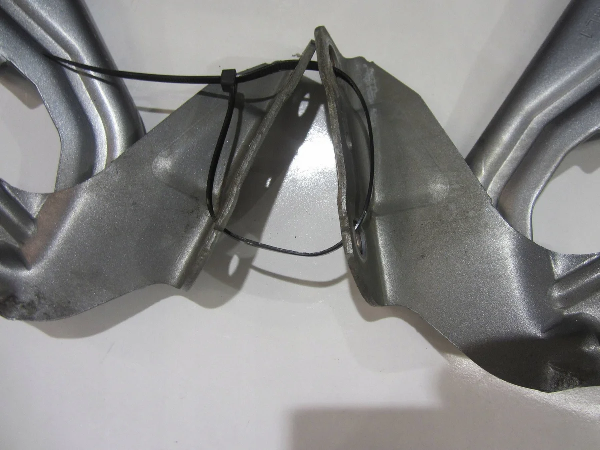 Hood Hinges Left Right Set Outlander III image 4
