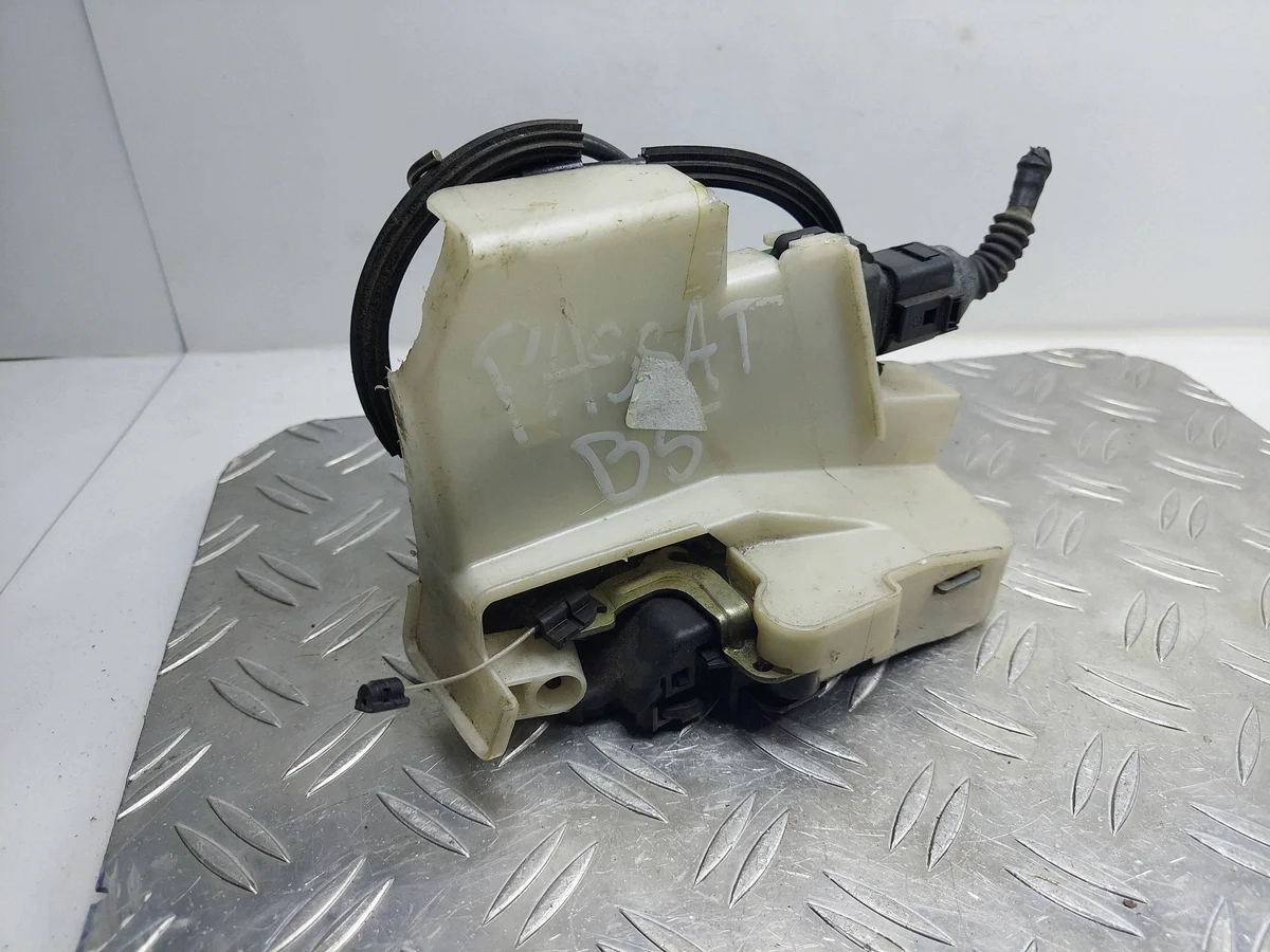 Fechadura Porta Dianteira Esquerda VW Passat B5 FL