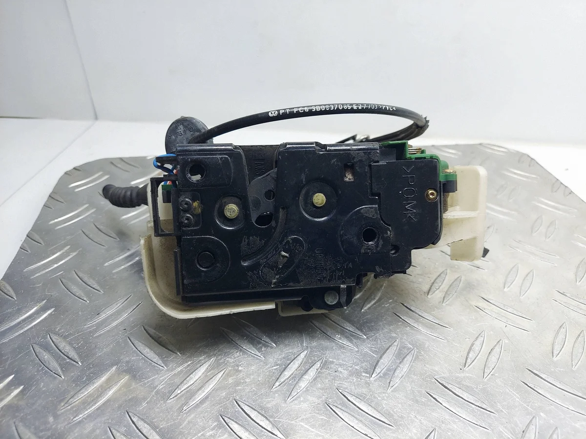 VW Passat B5 FL Front Left Door Lock 160107KAS image 5