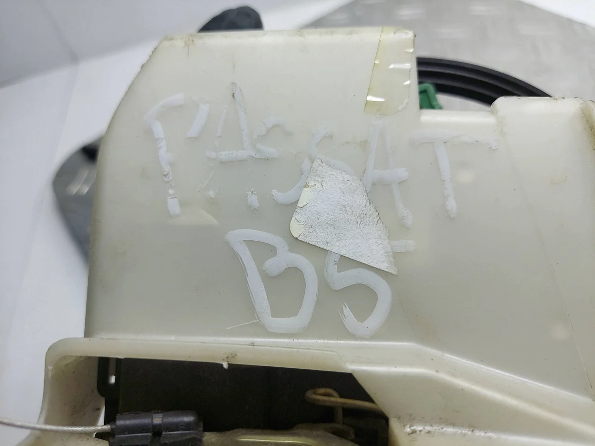 VW Passat B5 FL Front Left Door Lock 160107KAS image 6