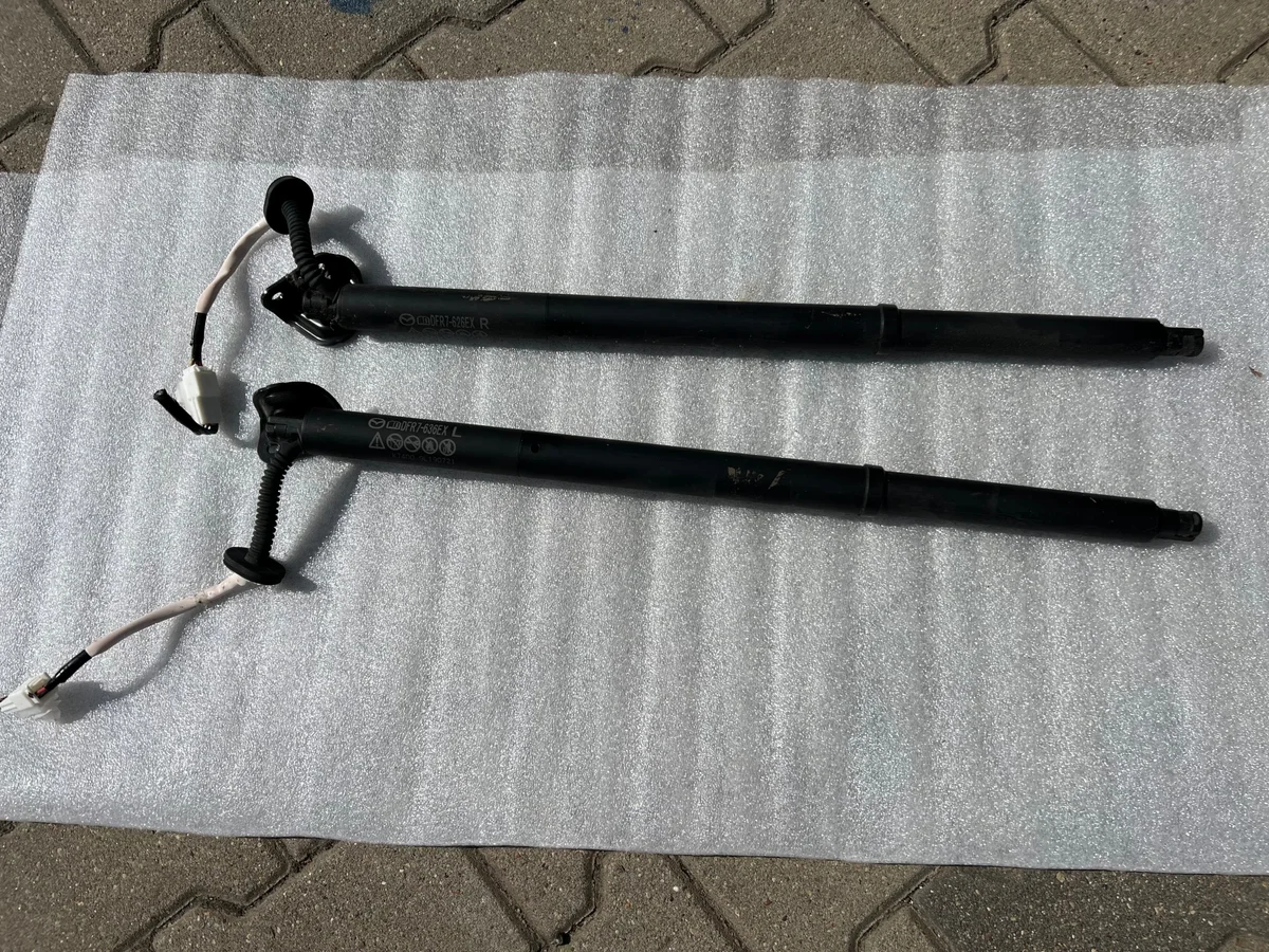 Mazda CX-30 Kofferklep Gasveer Links