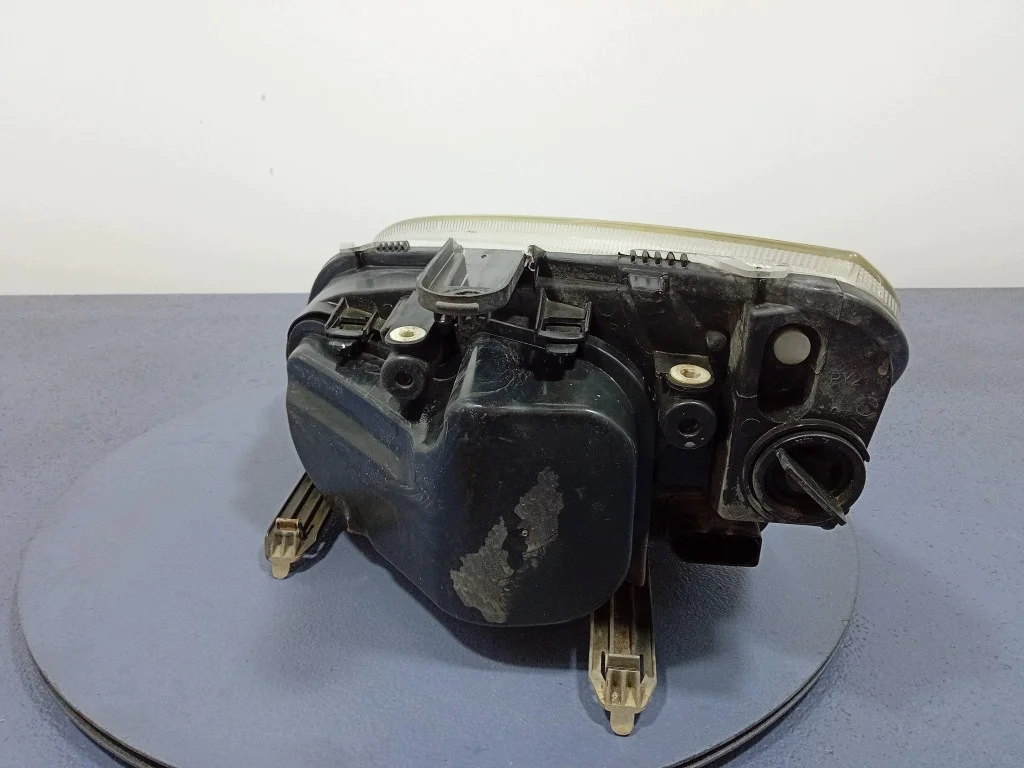 Ford C-MAX MK1 Höger Strålkastare Begagnad image 4