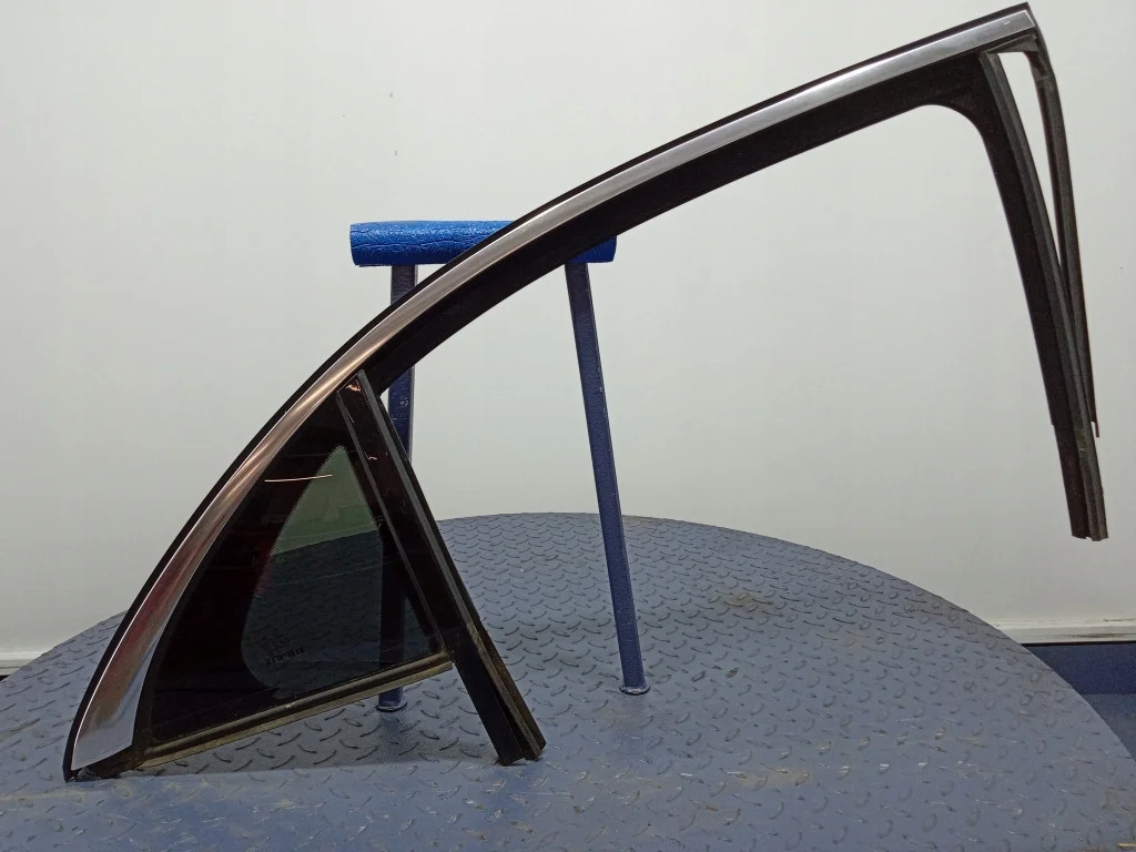 Vitrage triangle porte arrière droite S-Class W222