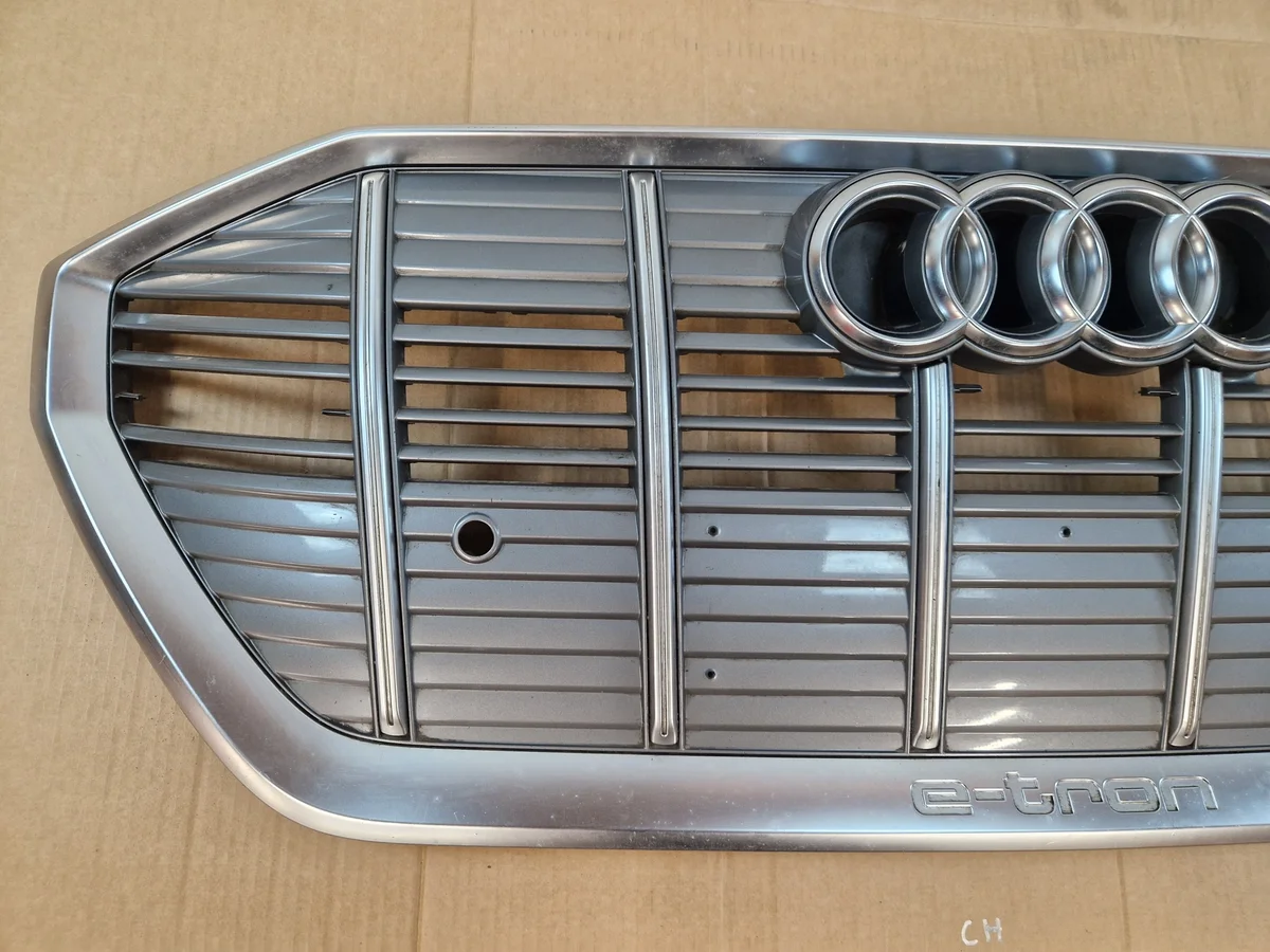 Audi e-tron Grille 4KE854651 Used