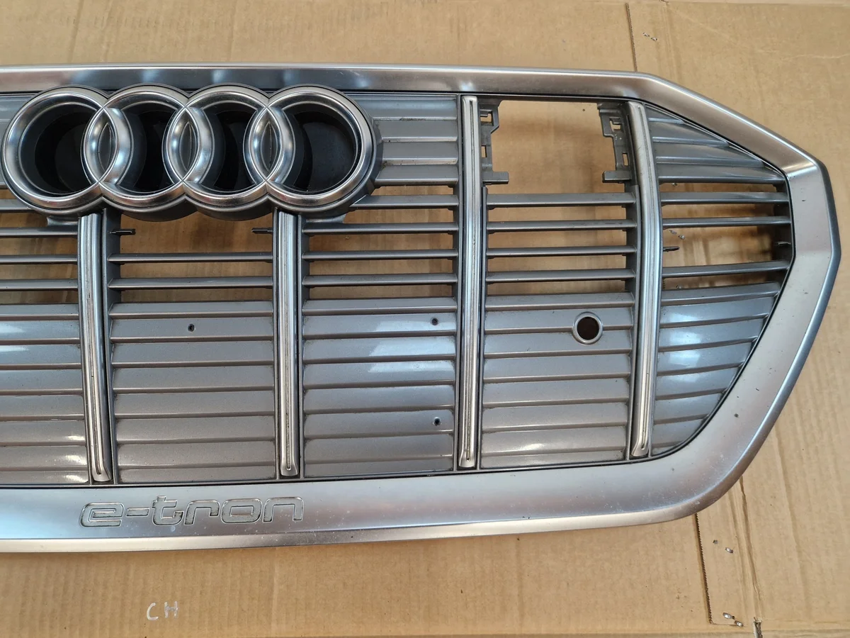 Grelha Audi E-Tron 4KE 4KE854651 Usada image 3