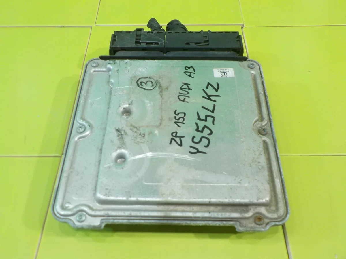 Audi A3 8P 1.9 TDI 06r ECU 03G906016CC
