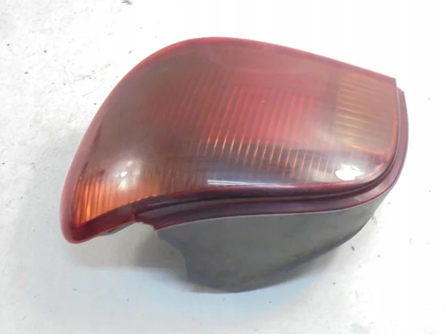 Toyota Yaris P1 Baklykta Höger 52-053 image 4