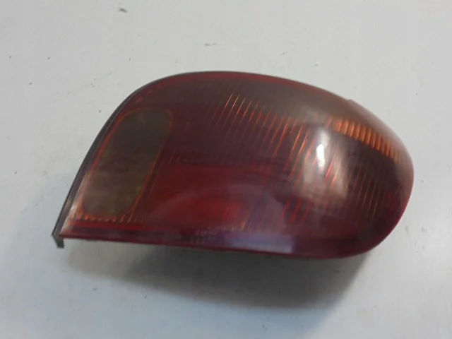 Toyota Yaris P1 Baklykta Höger 52-053 image 6