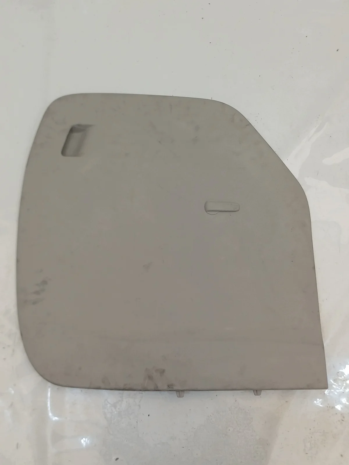 Chrysler Pacifica 17- Sidopanel Bagage 5RK06PD2AC