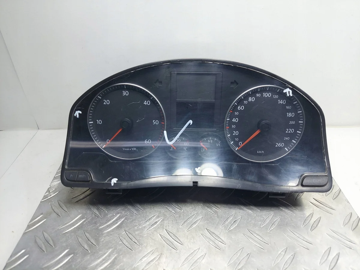 Mittaristo VW Golf V 1.9 TDI 1K0920864B
