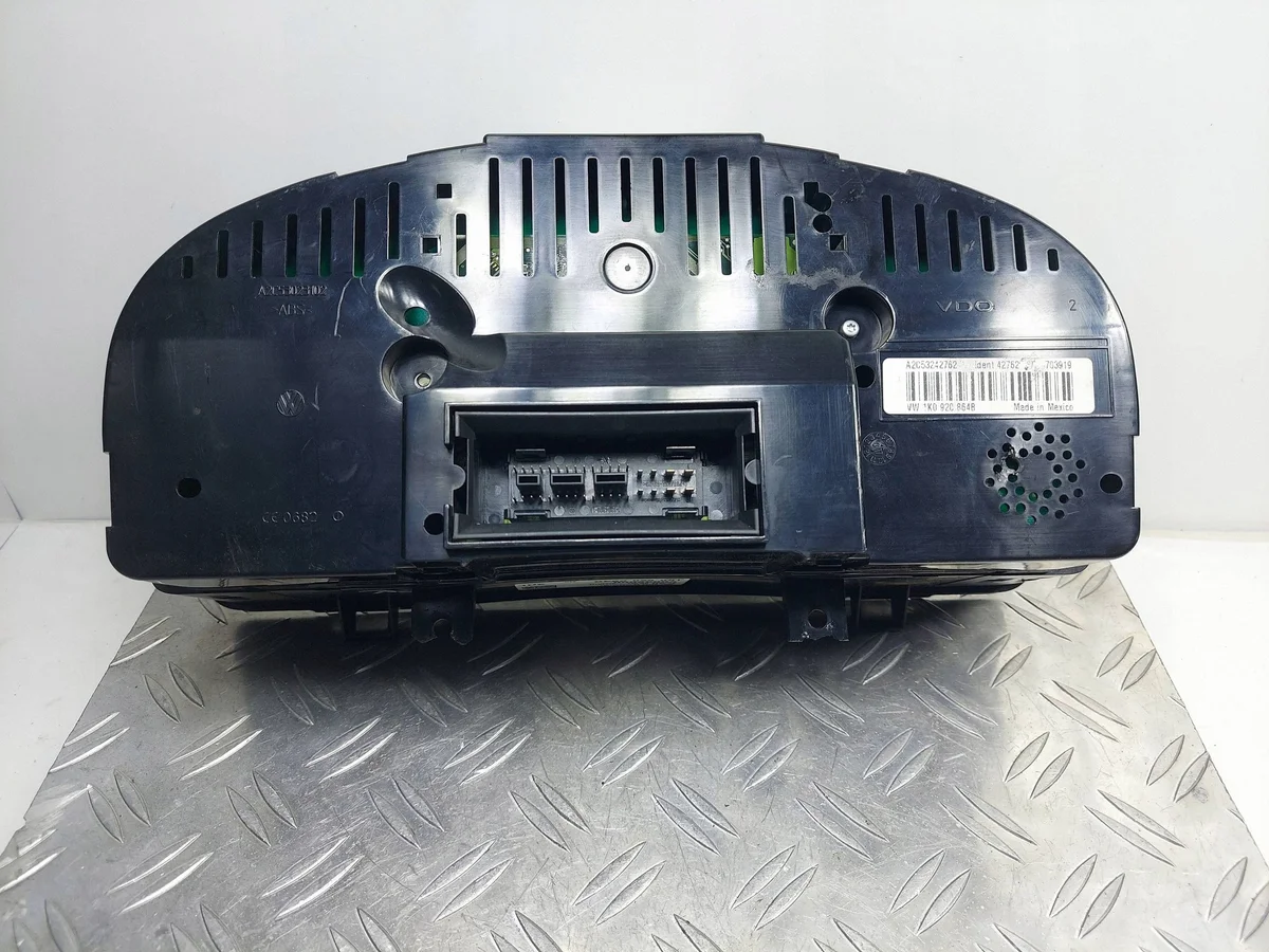 Instrumentbräda VW Golf V 1.9 TDI image 4