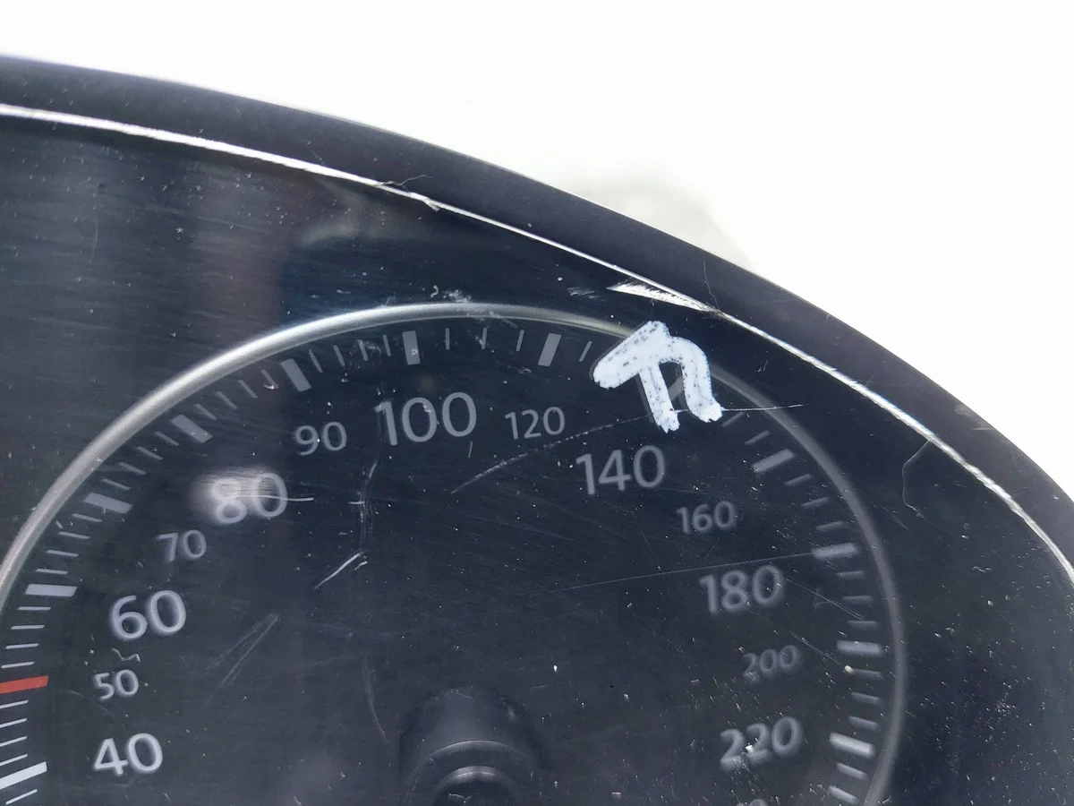 Instrumentbräda VW Golf V 1.9 TDI image 8