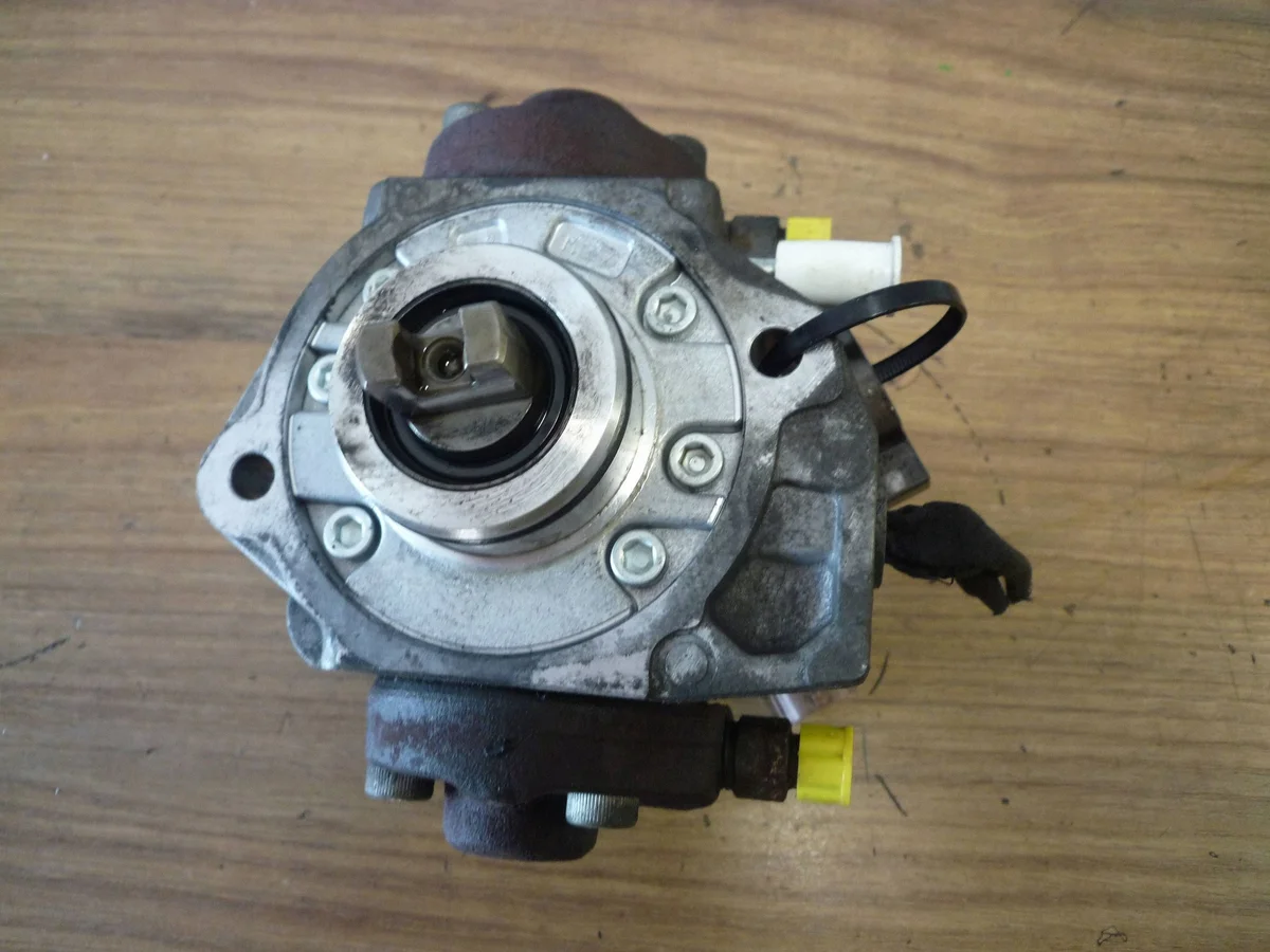Lexus High-Pressure Pump 22100-0R031 Used image 3