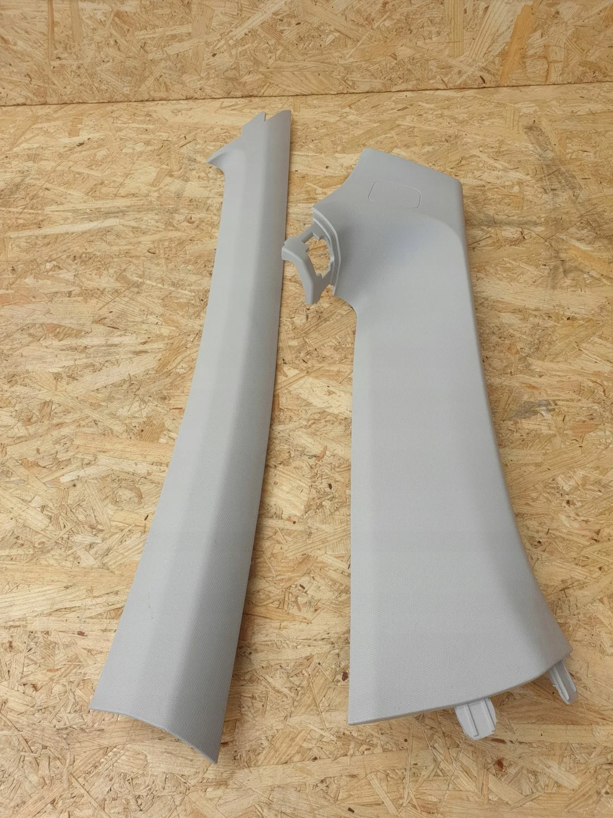 Renault Scenic IV Front Right Pillar Trim image 4
