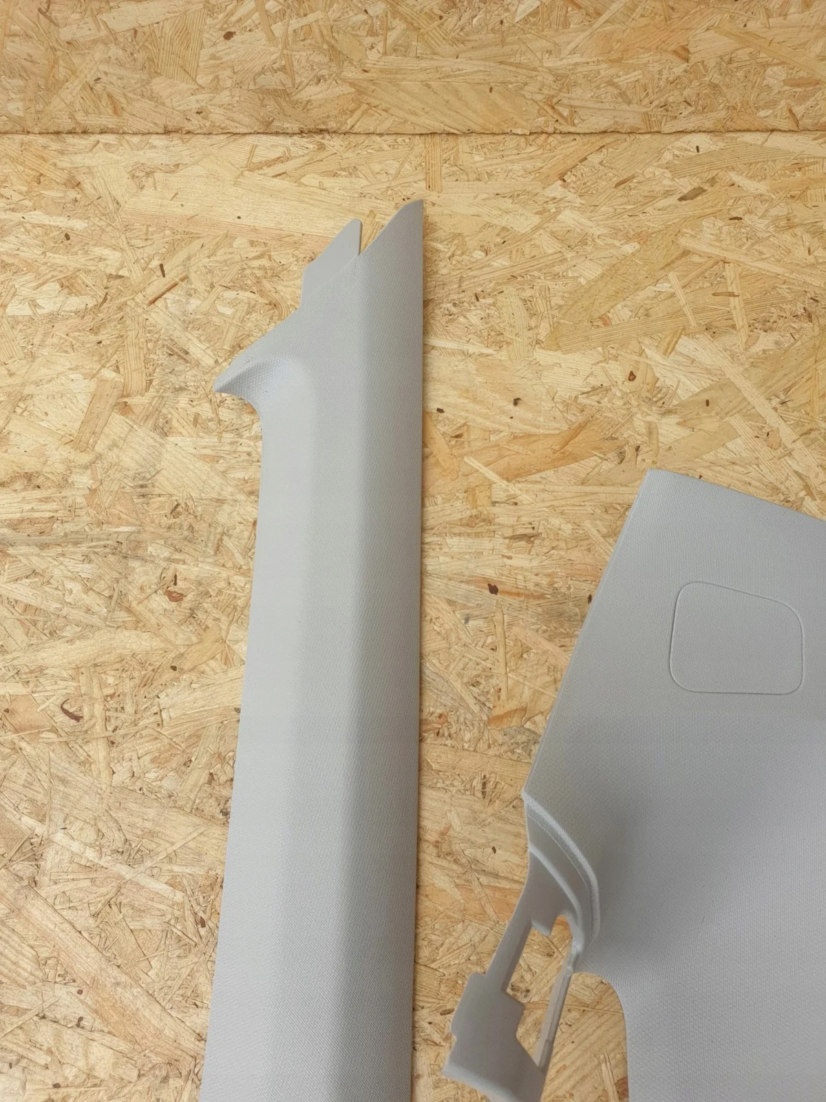 Renault Scenic IV Front Right Pillar Trim image 5