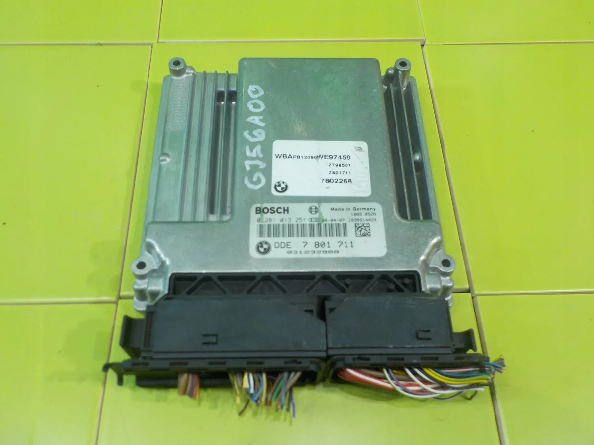 BMW X3 E83 2.0 D 06r ECU 7801711