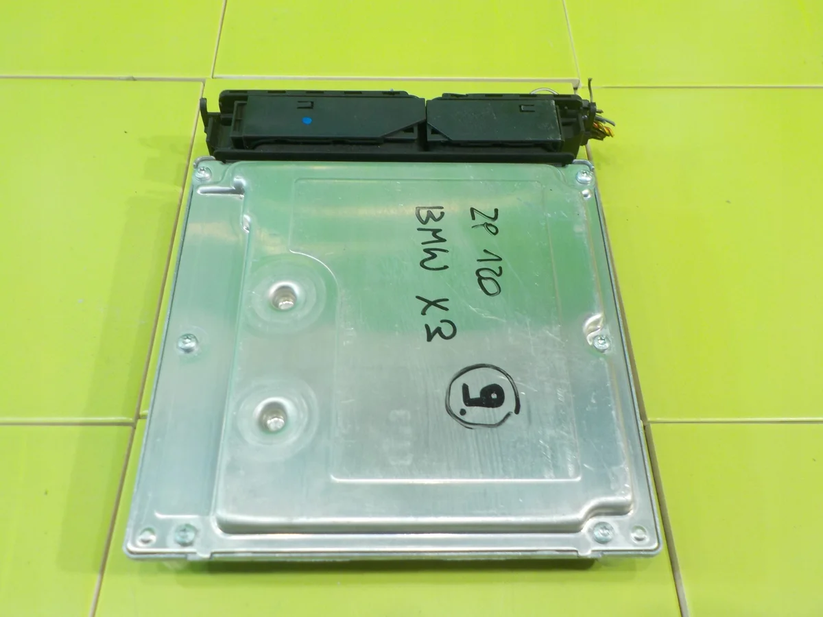 BMW X3 E83 2.0 D 06r ECU 7801711